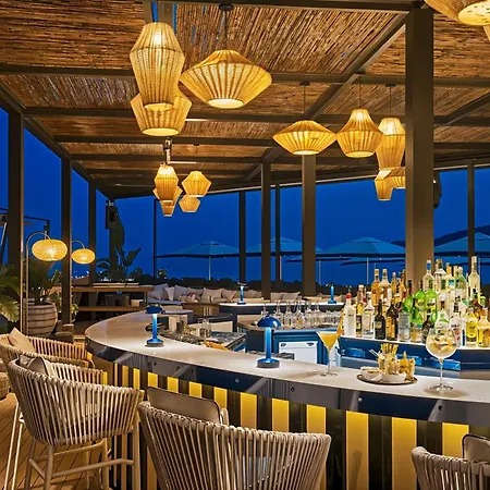 Luxury 5-star Seafront Apartment *