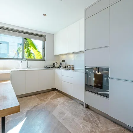 Luxury 5-star Seafront Apartment