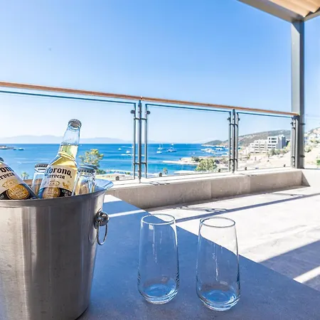 Luxury 5-star Seafront Apartamento *